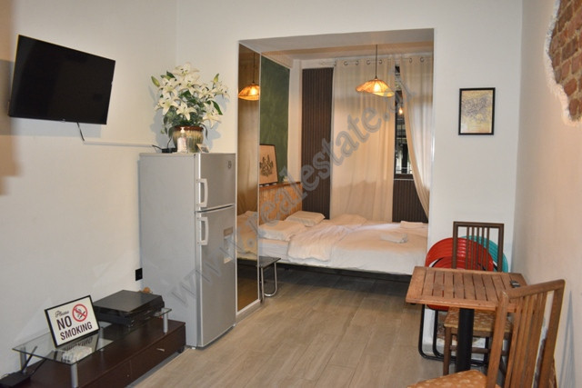 
One bedroom apartment and store for sale in Sander Prosi street near the Mosaic of Tirana.&nbsp;
